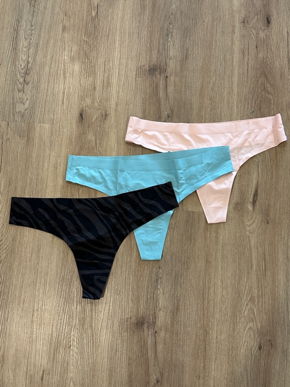 NEW Knix Essential Underwear Size L Set of THREE No Show Thongs!